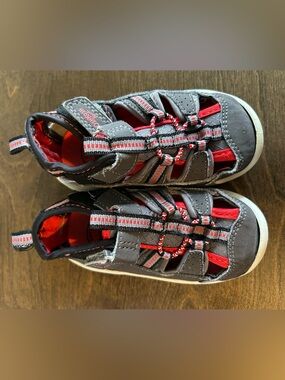 OshKosh B'gosh Gray and Red Kids Sport Sandals Sz 6M